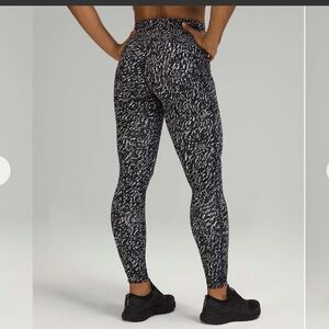 Lululemon Swift Speed High-Rise Tight 28"
Speckle Trail Black Multi